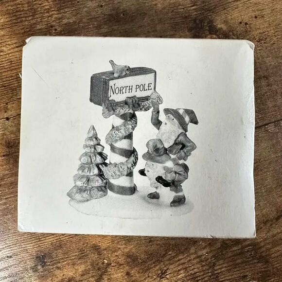 Lefton Colonial Christmas Village News Paper Boy Bill O'Malley Figurine VINTAGE - Picture 6 of 12